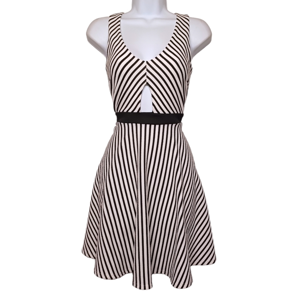 PAPAYA Criss Cross Back Black Stripe White Sleeveless A-Line Mini Dress Small